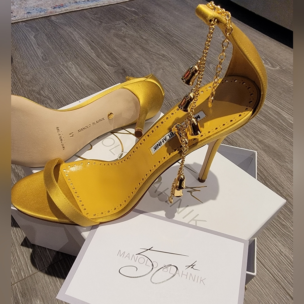 *NEW* Manolo Blahnik satin sandal